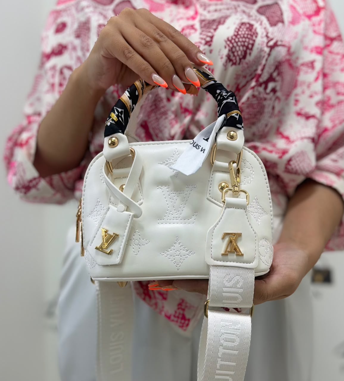 کیف سفید LV